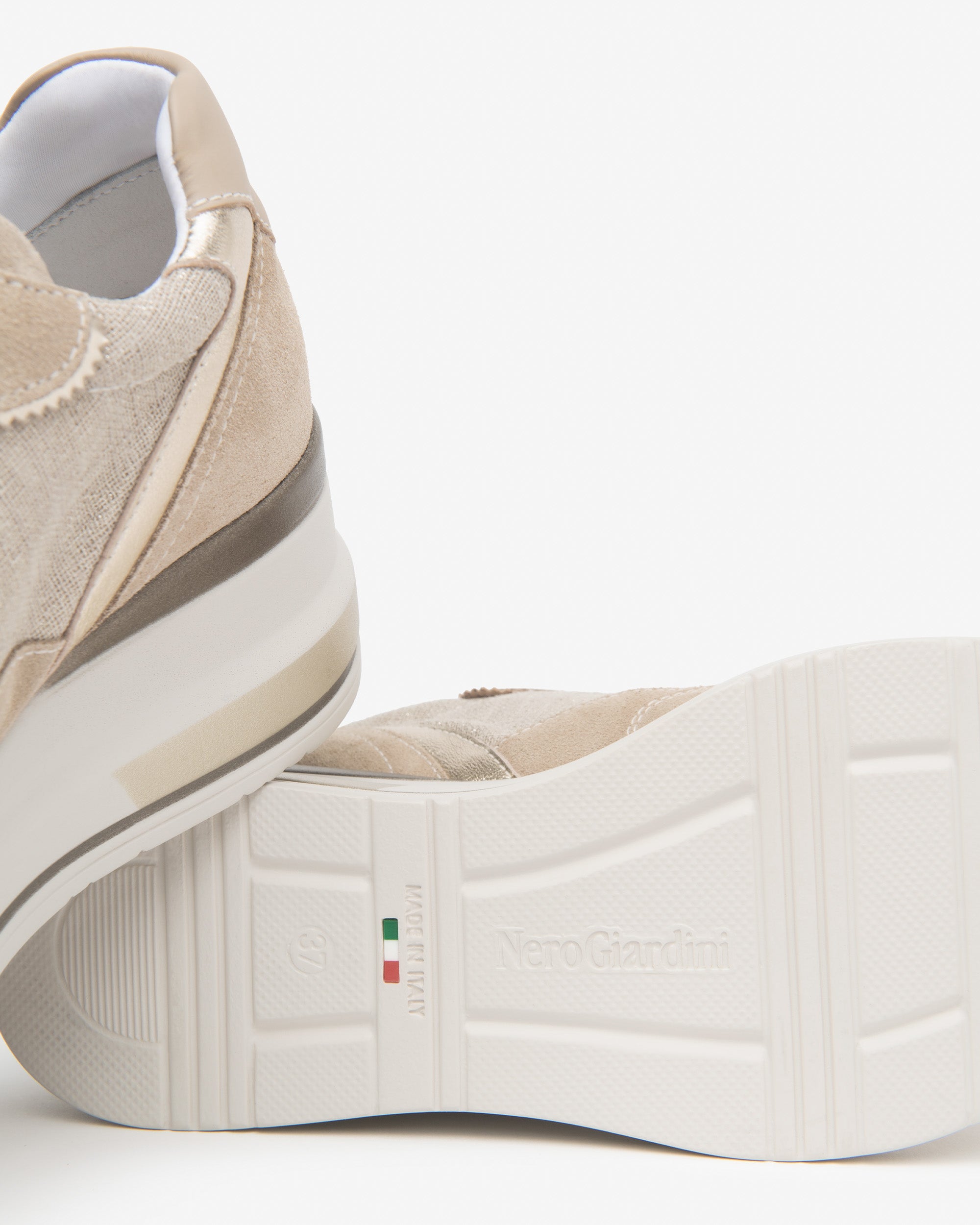 Sneakers Donna in Pelle, Tessuto e Materiale Tecnico